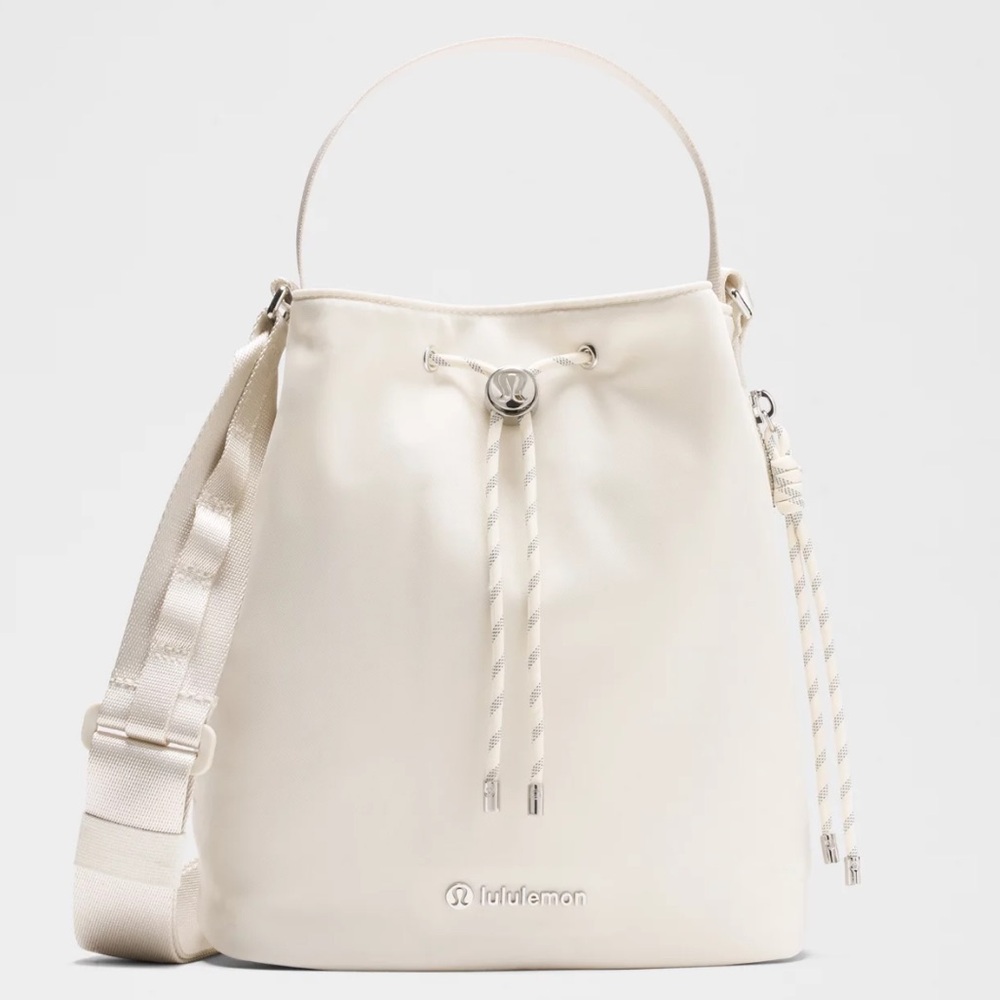 NWOT Lululemon Cream Drawstring Bucket Crossbody Bag